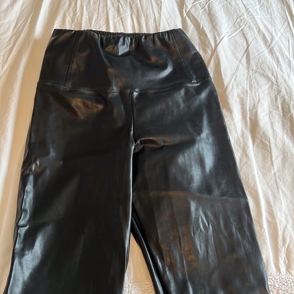 Daria Pant - Picture 2 of 4